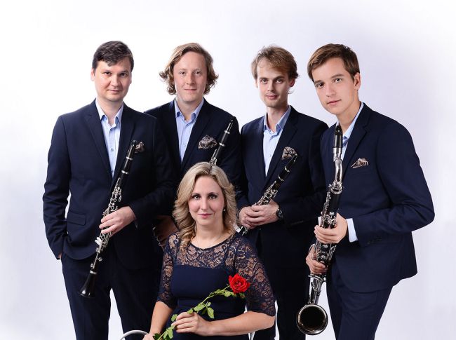 Radost v baroku - Pozdrav pětilist&eacute; růže